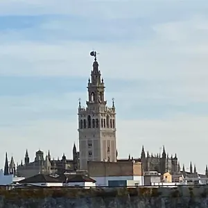 Atico Caleria Con Vistas A La Giralda Siviglia